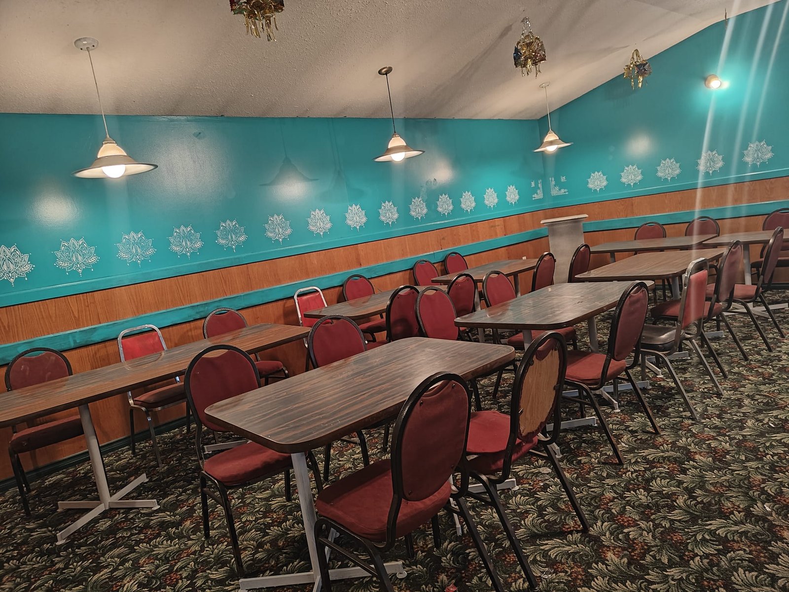 Platania Tavern dining room